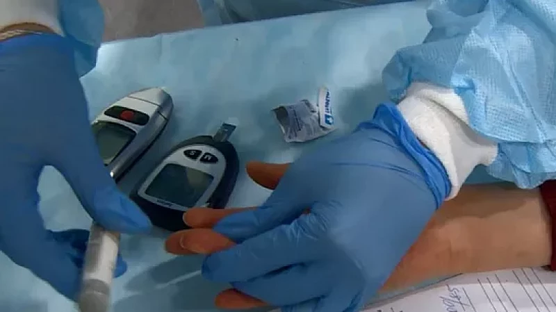 Мобильные медпункты развернулись в торговых центрах и на предприятиях региона