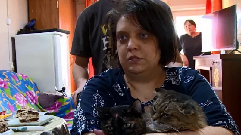 Волонтёры собирают деньги на новую коляску для девушки из Верхней Синячихи