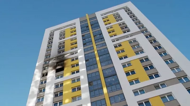 В Академическом из полыхающей многоэтажки спасли 60 жильцов, включая двоих детей