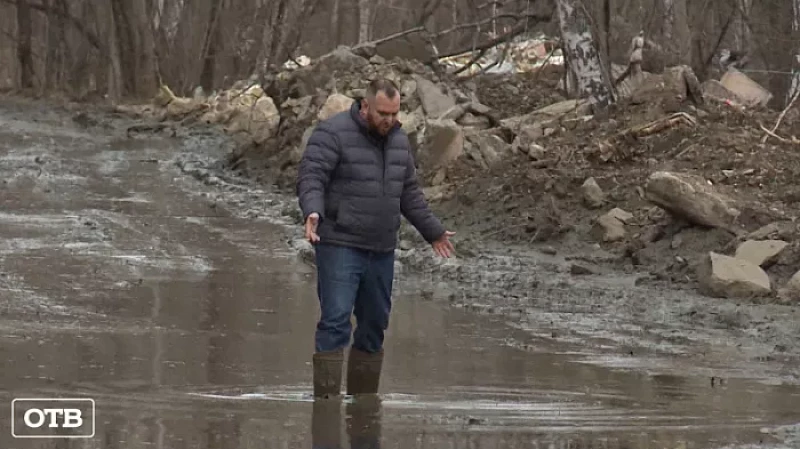 Пора учиться летать: горы мусора окружили СНТ в Екатеринбурге