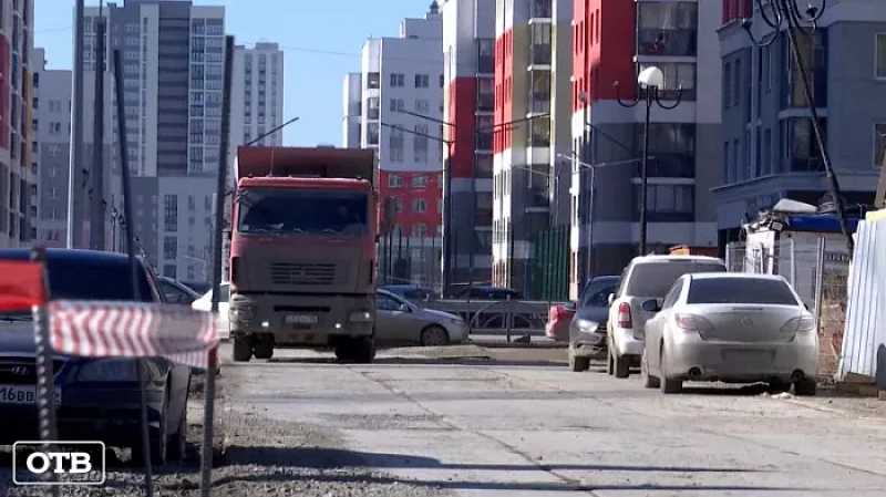 Гряземесы разносят глину и пыль со стройки по всему Екатеринбургу