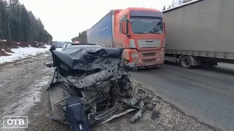 На трассе Пермь – Екатеринбург водитель иномарки задремал и устроил массовое ДТП