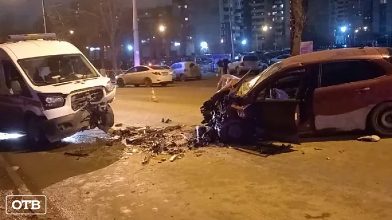 Лобовое на 8 Марта: четыре человека пострадали в ДТП с участием скорой