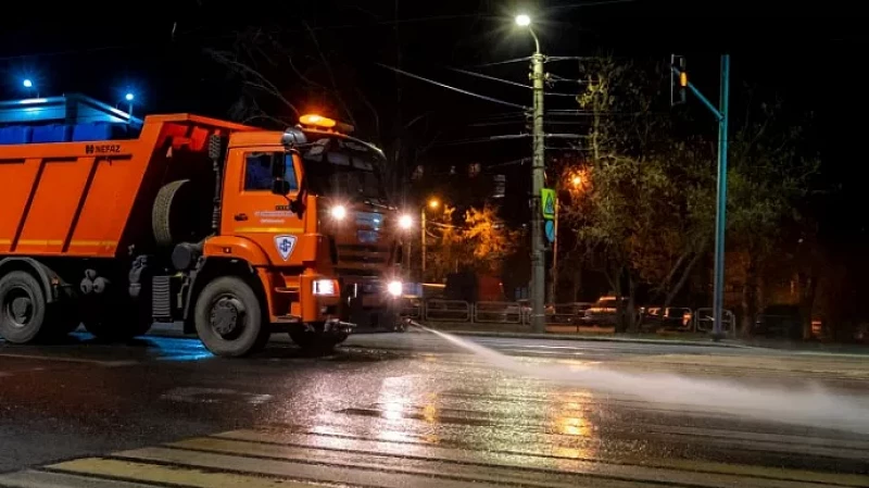 В Челябинске дороги начнут мыть с порошком