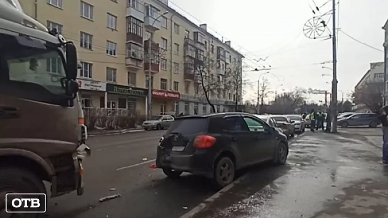 В массовом ДТП на Уралмаше пострадал ребёнок