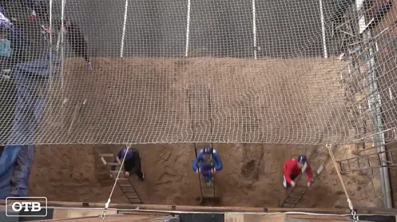 В Екатеринбурге спасатели со всей области оспаривают Кубок России по пожарно-прикладному спорту