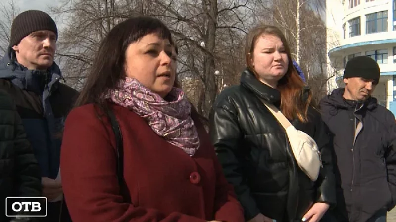 Уральцы, которые считают себя жертвами «чёрных автодилеров», записали обращение к президенту Владимиру Путину