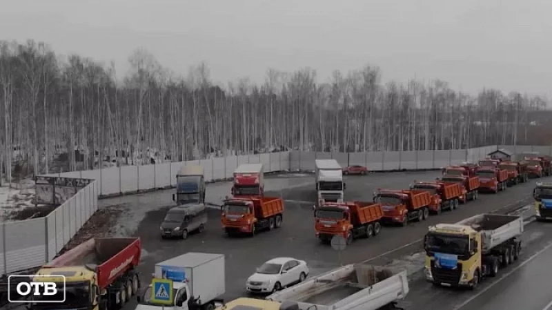 На ЕКАД прошёл автопробег, посвящённый воссоединению Крыма с Россией