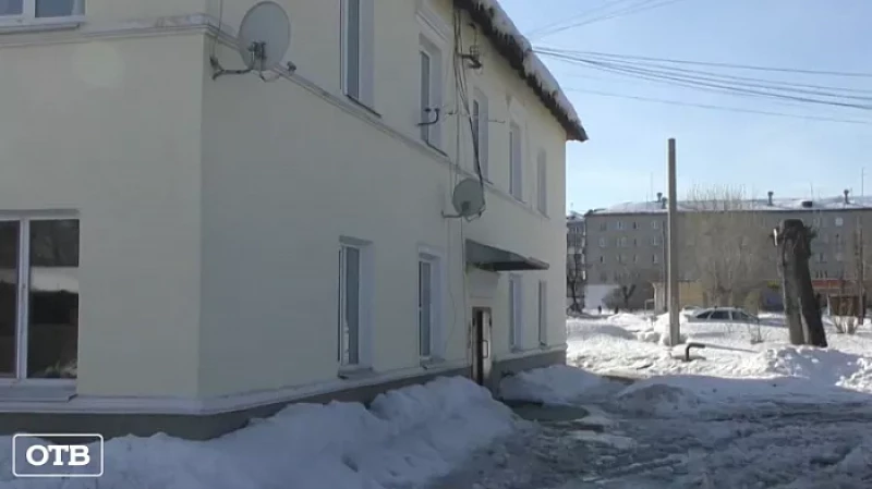 В Тавде хозяин квартиры не нашёл свои деньги и набросился на собутыльника