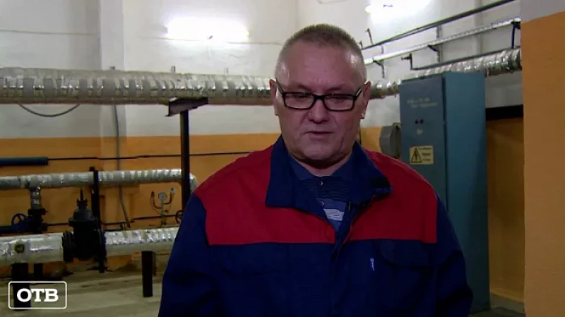 Слесарь из Екатеринбурга 40 лет обеспечивает бесперебойную подачу воды горожанам