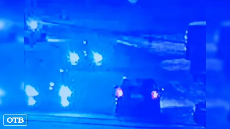 В Екатеринбурге автоледи въехала в толпу пешеходов, перебегающих дорогу в неположенном месте