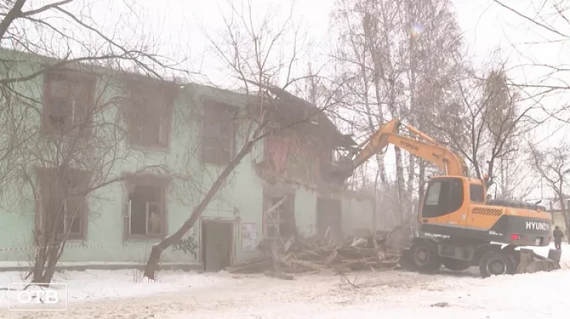 В Екатеринбурге снесли восемь аварийных домов по программе «Комплексного развития территорий»