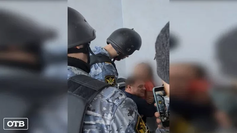 В Екатеринбурге приставы силой забрали у многодетного отца дочь
