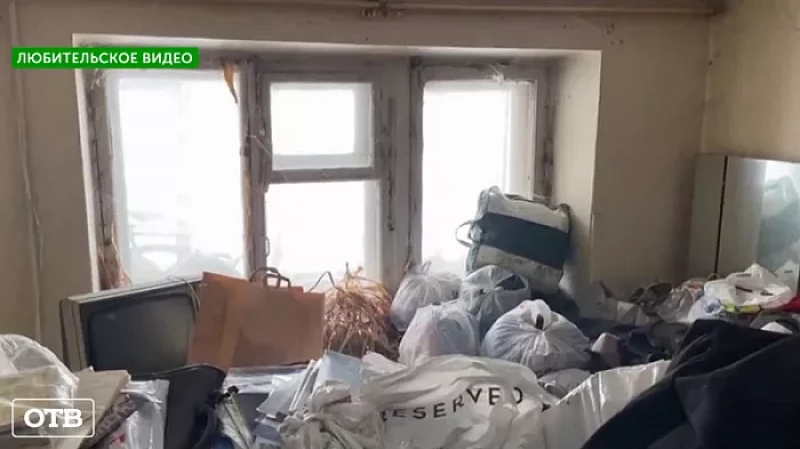 Тараканы, груды вещей и мерзкий запах: очередной Плюшкин терроризирует жильцов многоэтажки в Екатеринбурге