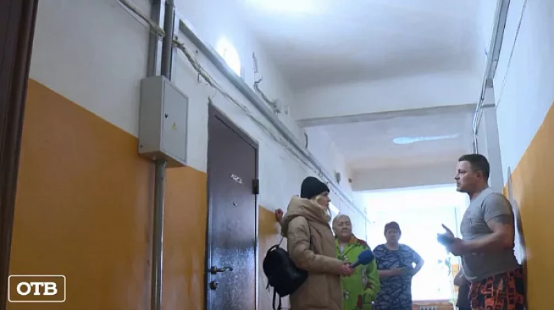 Жильцы общежития на Уралмаше винят управляющую компанию в пропаже света