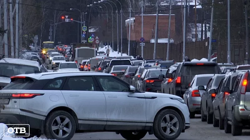 Жители Широкой речки добиваются расширения дороги