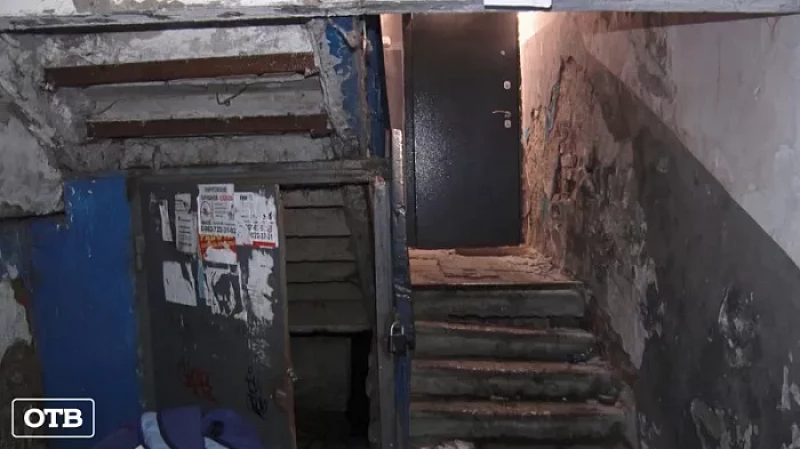 Жилые развалины: пятиэтажку на улице Ереванской в Екатеринбурге не могут отремонтировать более 30 лет