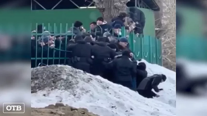 Свердловский омбудсмен негативно высказалась о полицейской проверке мигрантов во время намаза