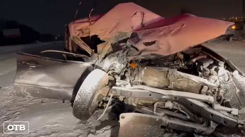 Пять человек пострадали в аварии на Полевском тракте