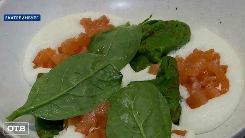 Масленичная неделя началась: готовим блины из шпината с поваром из Южной Африки