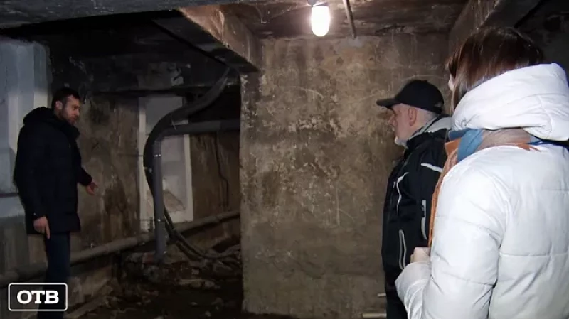 Бомбоубежище в подвале жилого дома Нижнего Тагила затопило нечистотами