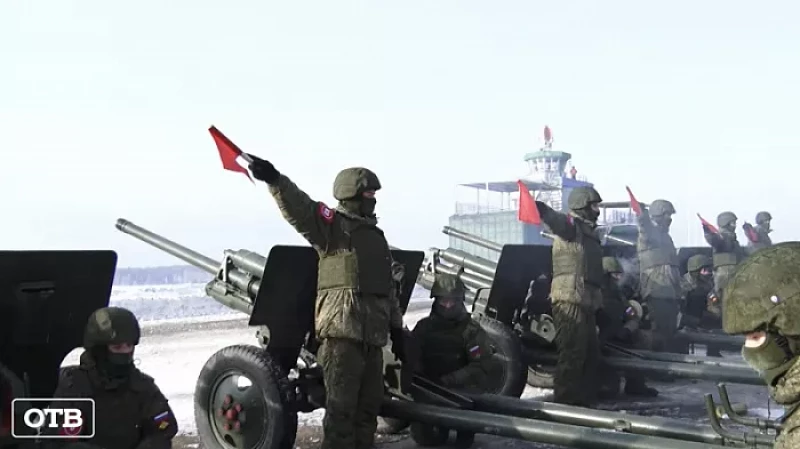 Под Екатеринбургом отрепетировали салют на 23 Февраля