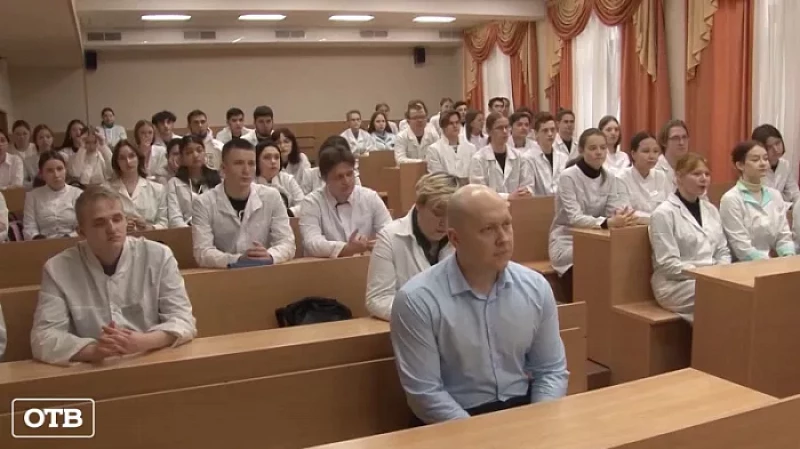 Сотрудники полиции рассказали будущим медикам, как не стать жертвой аферистов