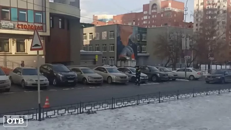 Школьник из Екатеринбурга с травмой головы угодил в больницу после аварии