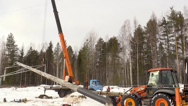 «Россети» устанавливают новые опоры на магистральных ЛЭП в Свердловской области