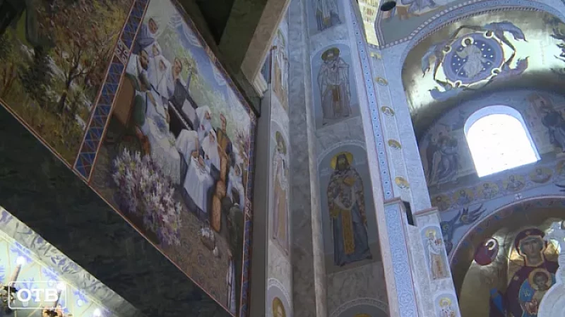 Больше 200 человек посетили торжественную литургию в честь 20-летия освящения Храма на Крови