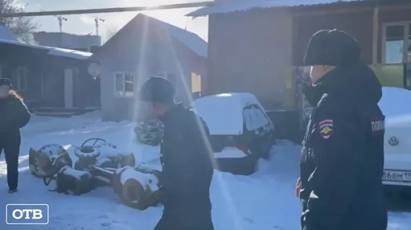 Вместе с бойцами ОМОН Росгвардии полицейские нагрянули в цыганский посёлок Екатеринбурга