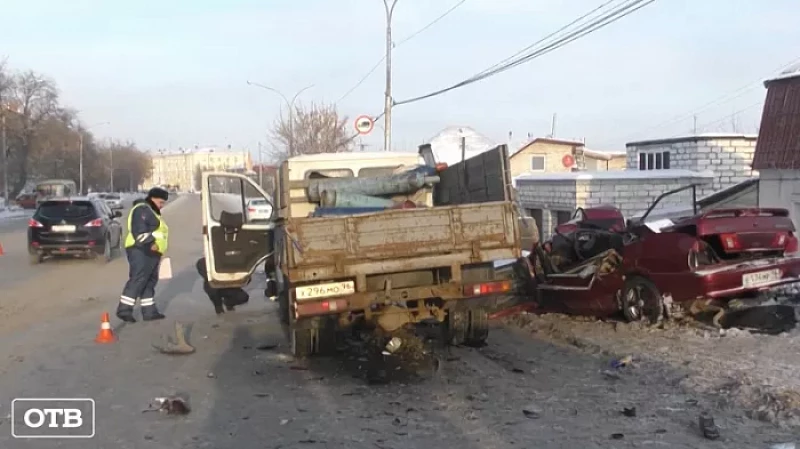 Пьяный подросток без прав устроил серьёзное ДТП: от машины практически ничего не осталось