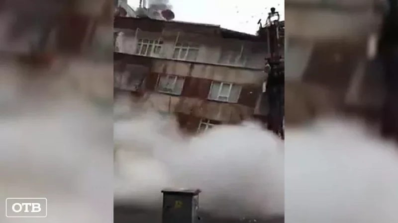 Число погибших в результате двух землетрясений в Турции выросло до 1120 человек