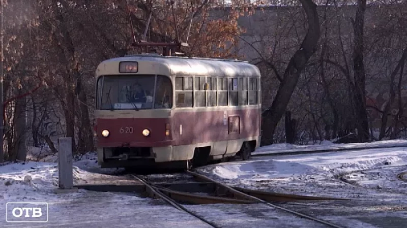 Ребенка-инвалида зажало дверями трамвая и протащило в коляске более 30 метров