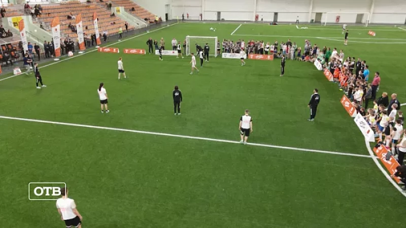 Российские звёзды футбола провели мастер-классы для 300 юных спортсменов Свердловской области