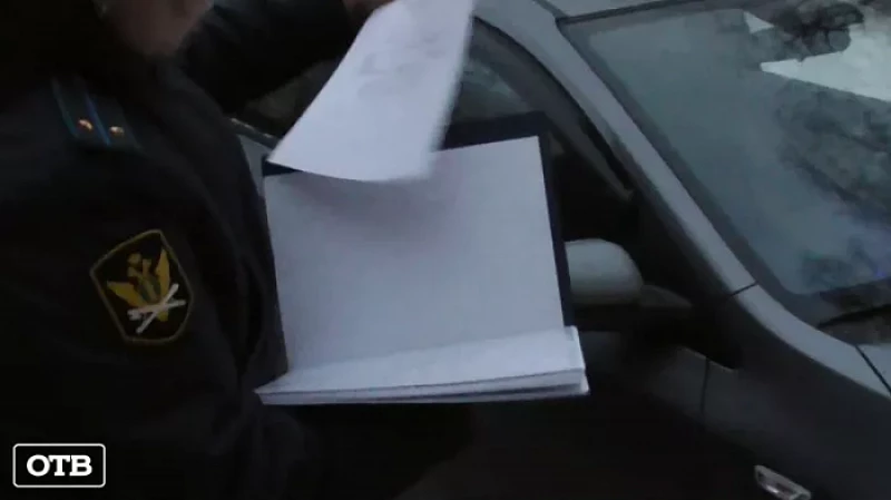 Приставы арестовали машину за долг по коммуналке в 500 000 рублей