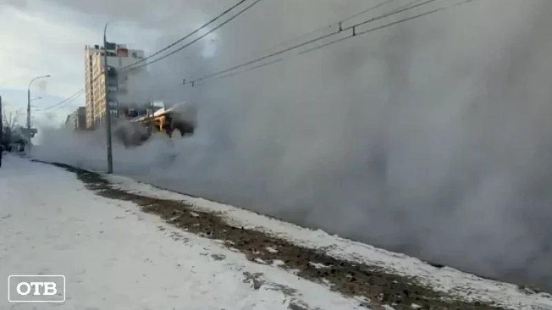 В Екатеринбурге детский тренер по футболу обварил ноги в кипятке, спасая двух школьников