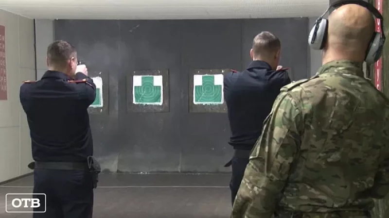 Руководители подразделений свердловской полиции сдали зачёты по физподготовке