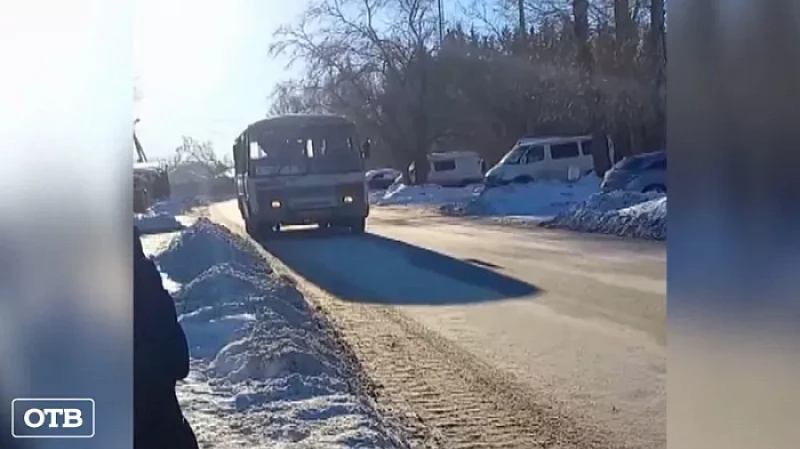 СК возбудил уголовное дело по сообщению о высадке из автобуса двух детей в Каменске-Уральском