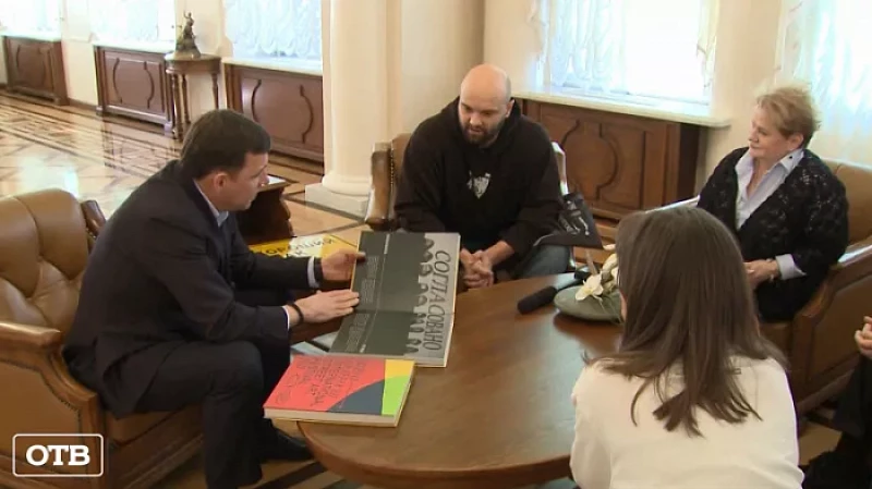 Губернатор Евгений Куйвашев обсудил с организаторами «Стенограффии» планы фестиваля на 2023 год