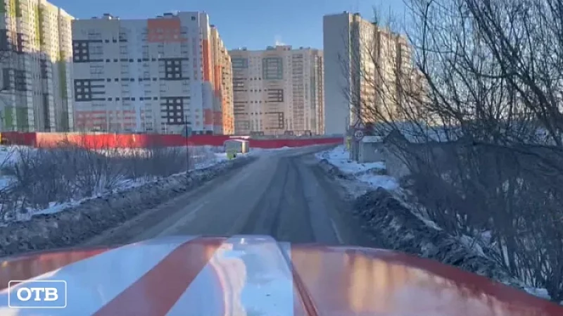 В Екатеринбурге проверили проходимость спецтехники во дворах мнгоэтажек