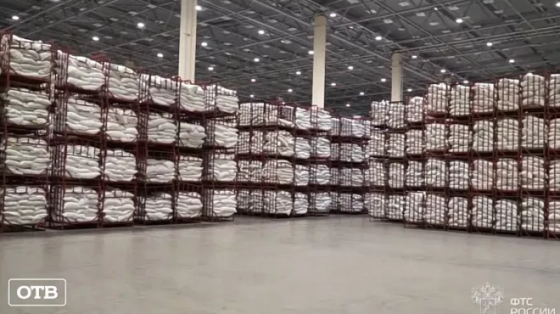 Таможенники передали свердловским социальным центрам 16 тонн изъятого сахара