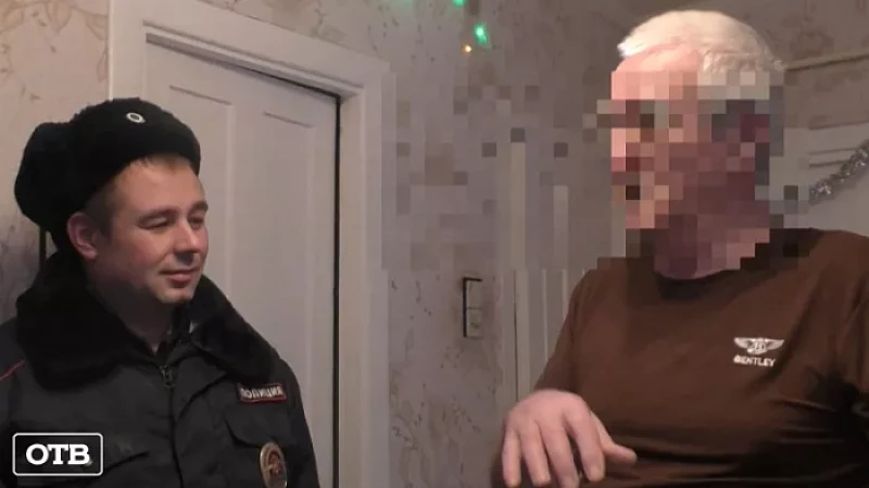 Участковый и менеджер банка помогли пенсионеру сберечь деньги