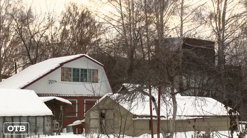 Зловонные реки топят садовые участки Среднеуральска