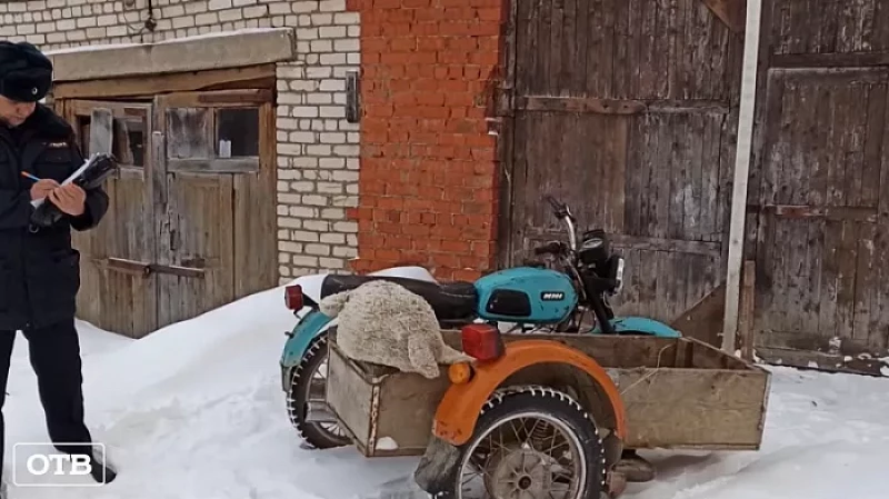 Чужой железный конь: в Ревдинском районе тёмной ночью двое парней украли мотоцикл