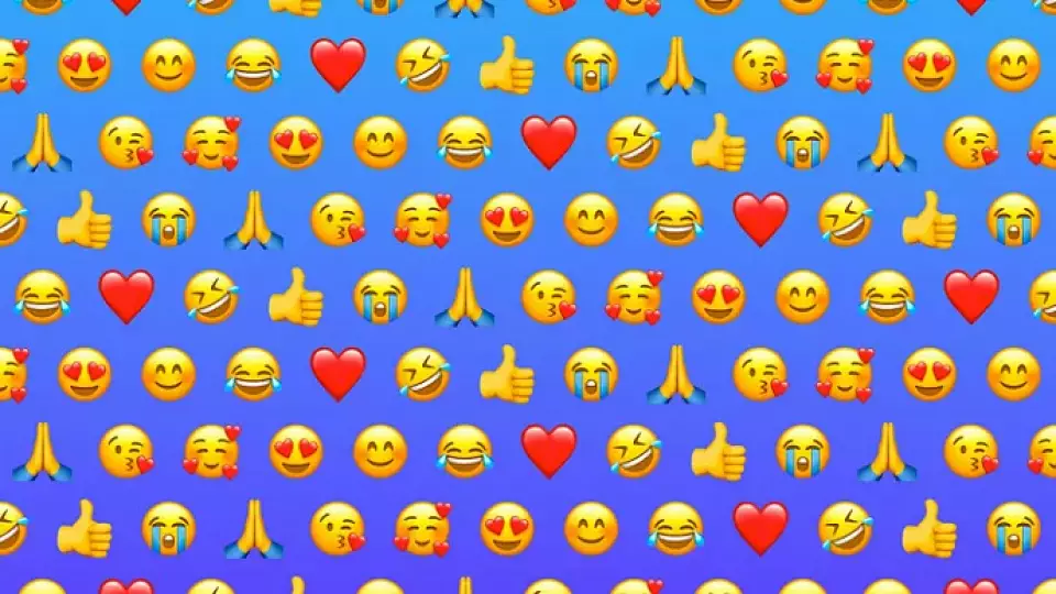 Как понимать человека по эмодзи и поставленным точкам — мнение эксперта