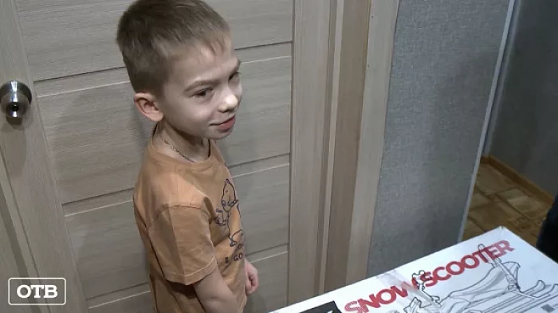 Губернатор Евгений Куйвашев исполняет новогодние мечты детей с «Ёлки желаний»