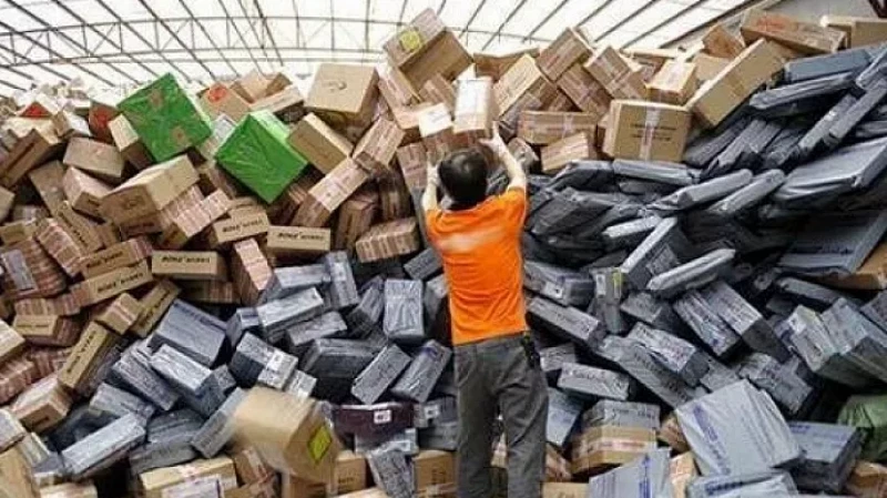 Ozon и Wildberries оставили жителей Екатеринбурга без подарков