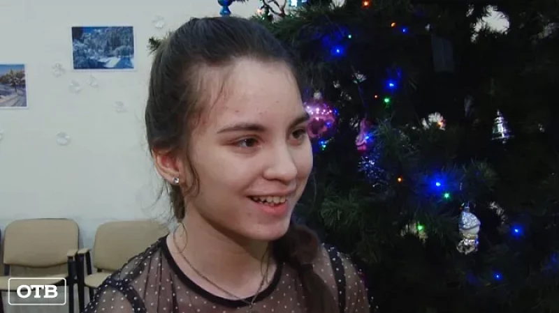 Свердловский губернатор исполнил мечту воспитанницы екатеринбургской школы-интерната