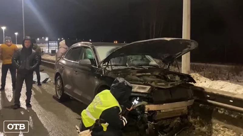 Под Нижним Тагилом водитель Audi Q5 потерял сознание и врезался в отбойник